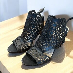 Size 8, VIA SPIGA strappy heels with leather floral dye cut. Really beautiful!